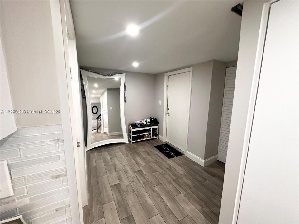 2300 NE 7th St 25, Hallandale Beach, Florida 33009