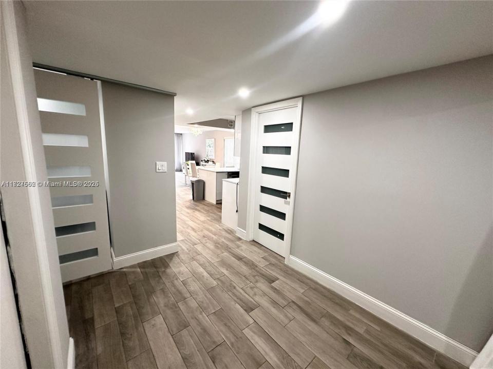 2300 NE 7th St 25, Hallandale Beach, Florida 33009