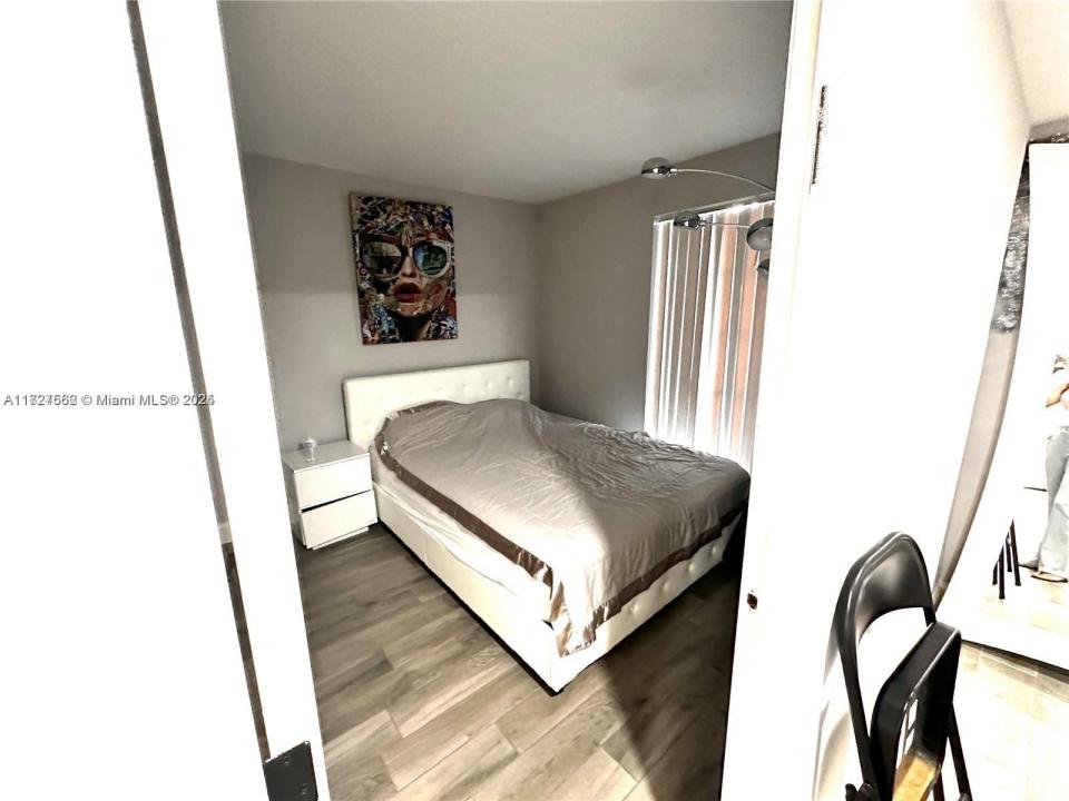 2300 NE 7th St 25, Hallandale Beach, Florida 33009