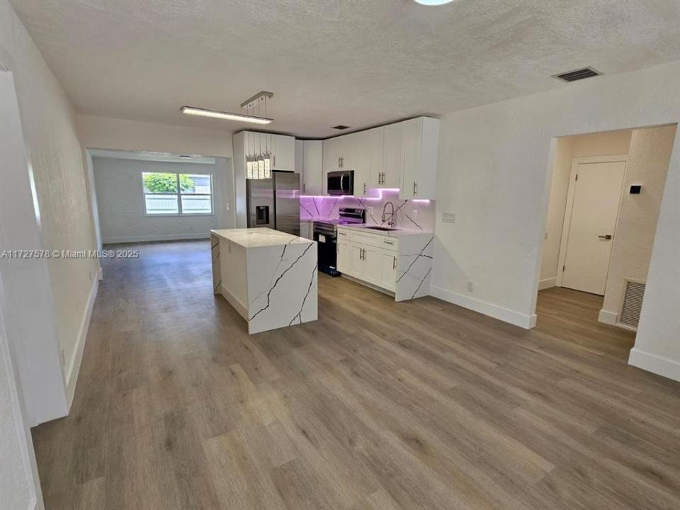 1951 NE 157th Ter, North Miami Beach, 플로리다 33162, 미국