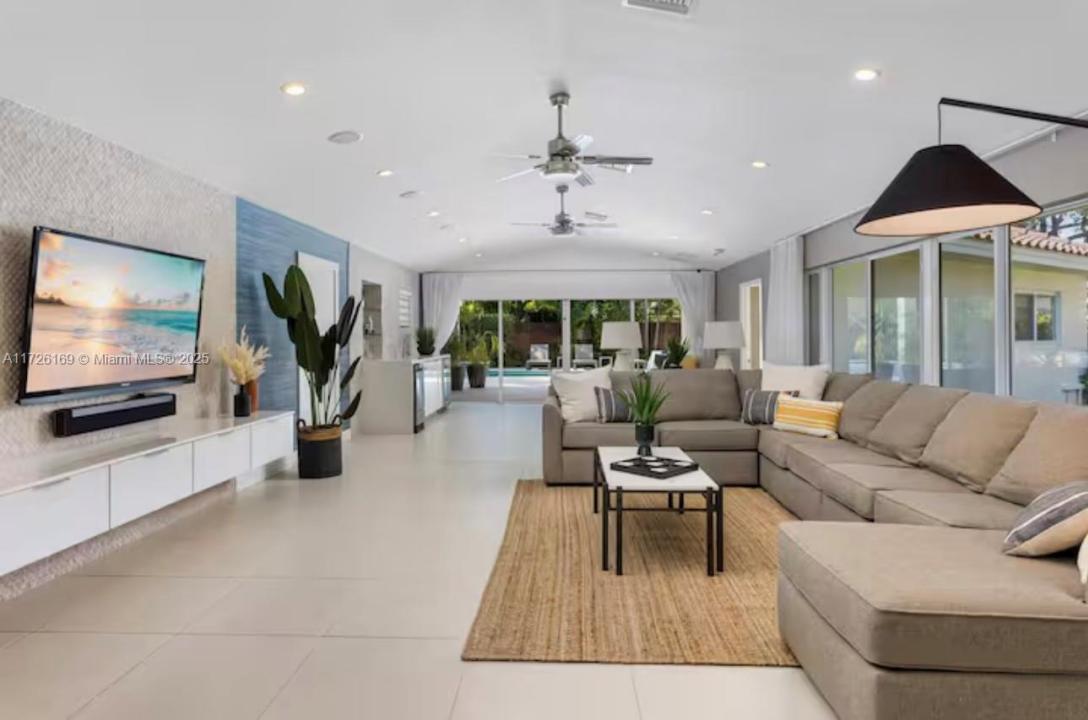 1019 NE 115th St 1019, Biscayne Park, Florida 33161, Estados Unidos
