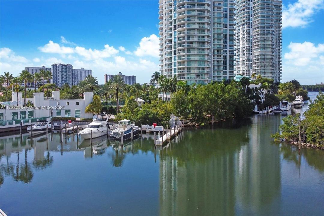 16400 Collins Ave, Sunny Isles Beach, Florida 33160, USA