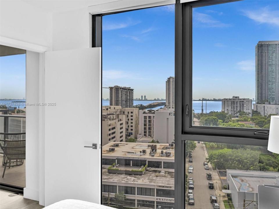 121 NE 34th St 1005, Miami, Florida 33137