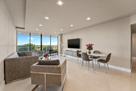 20281 E Country Club Dr 304, Aventura, Florida 33180, USA