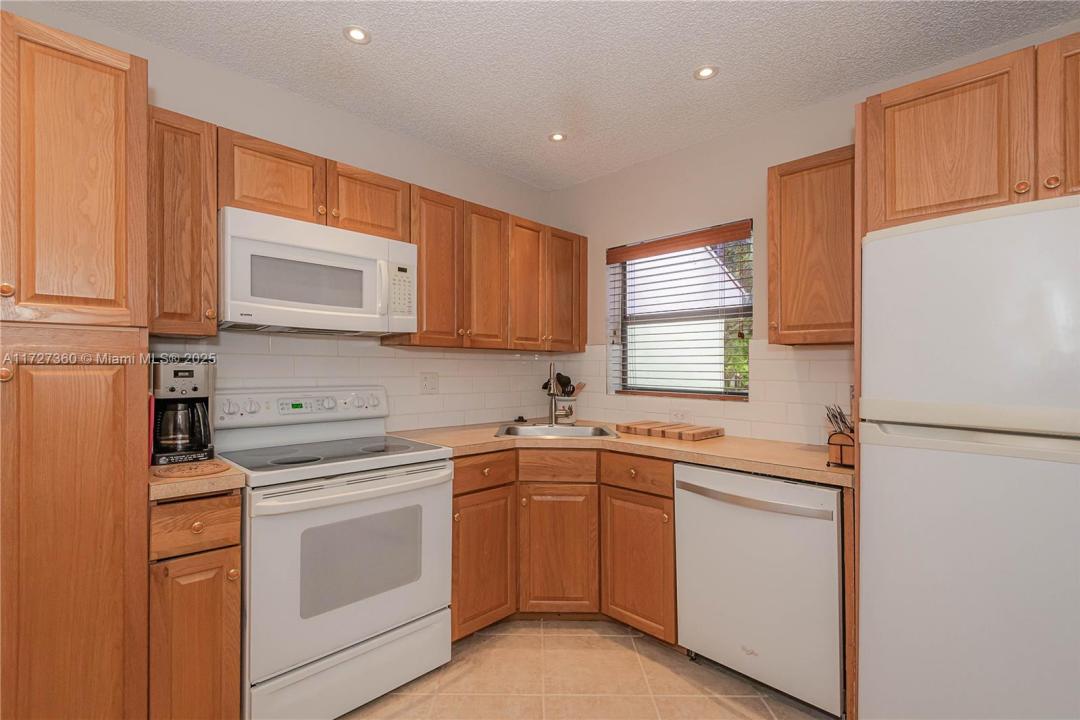 2871 S Carambola Cir S 2062, Coconut Creek, Florida 33066
