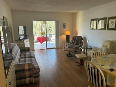 5620 SW 3rd Pl 204, Margate, Florida 33068, USA