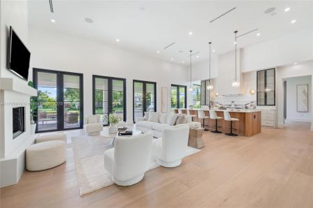 11001 SW 74th Ave, Pinecrest, Florida 33156, USA