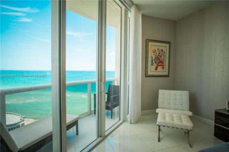 15811 Collins Ave 1404, Sunny Isles Beach, Florida 33160, USA