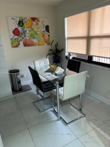 2901 N Nob Hill Rd 305, Sunrise, Florida 33322, USA