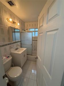 701 NE 170th St, North Miami Beach, Florida 33162, USA