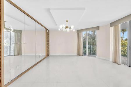 17301 Biscayne Blvd 210, North Miami Beach, Florida 33160, USA