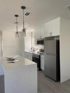 1840 NE 174th St, North Miami Beach, Florida 33162, USA