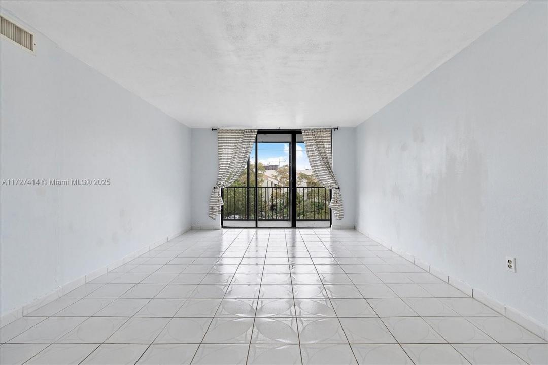 2500 NE 135th St B206, North Miami, פלורידה 33181, ארצות הברית של אמריקה