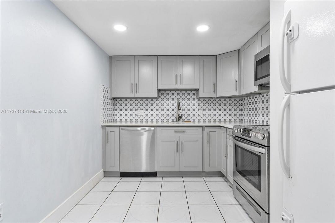 2500 NE 135th St B206, North Miami, פלורידה 33181, ארצות הברית של אמריקה