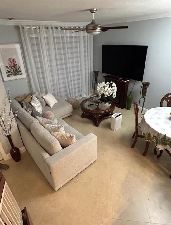 18338 NW 68th Ave L, Hialeah, 佛罗里达州 33015, 美国