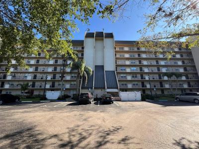 3300 W Rolling Hills Cir 102, Davie, Florida 33328, USA