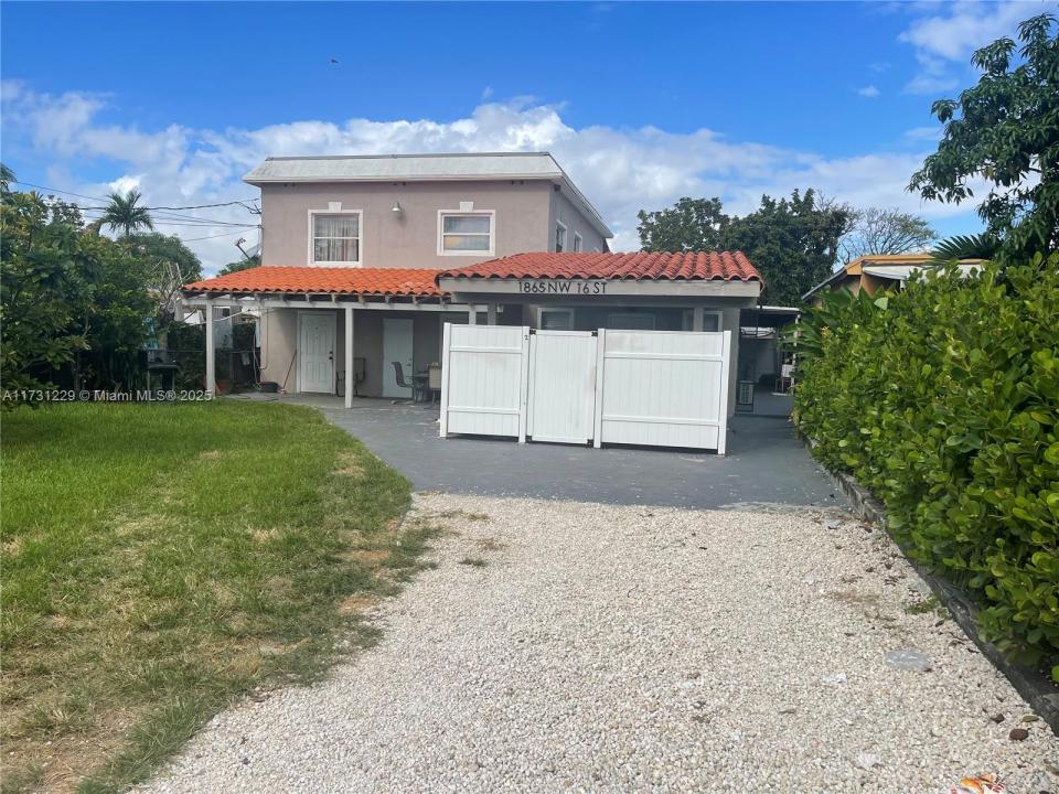 1865 NW 16th St, Miami, Florida 33125, USA