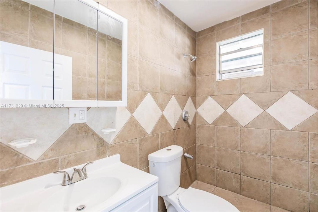 1865 NW 16th St, Miami, Florida 33125, USA