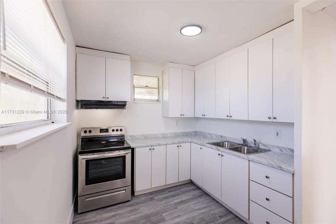 1865 NW 16th St, Miami, Florida 33125, USA