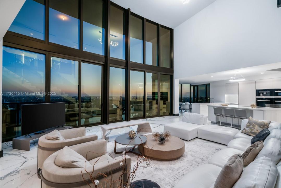 18555 Collins Ave 4203, Sunny Isles Beach, Floryda 33160, USA