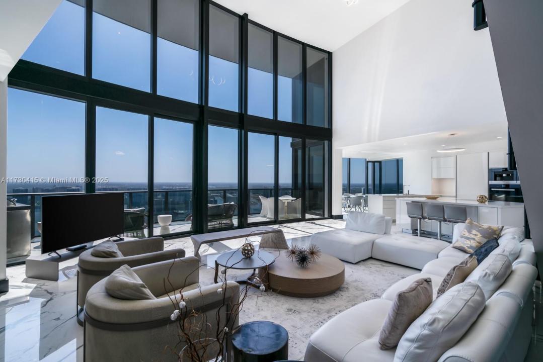 18555 Collins Ave 4203, Sunny Isles Beach, Floryda 33160, USA