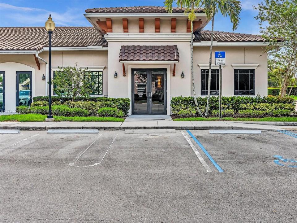 10600 Griffin Rd A107, Cooper City, Floryda 33328, USA