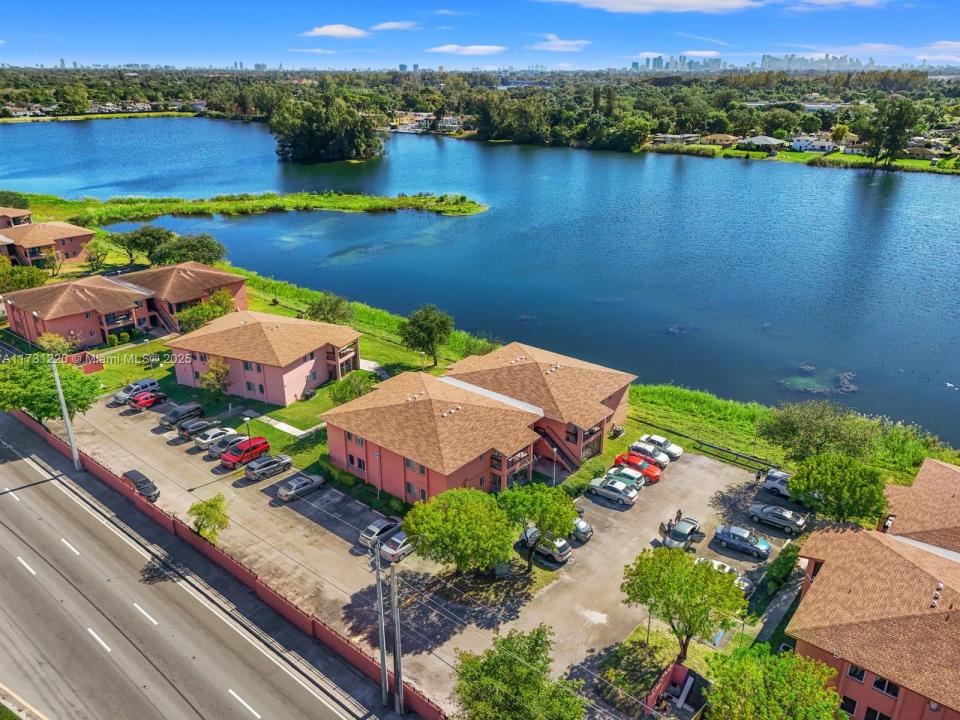 2020 NW 119th St 1122, Miami, Florida 33167, USA