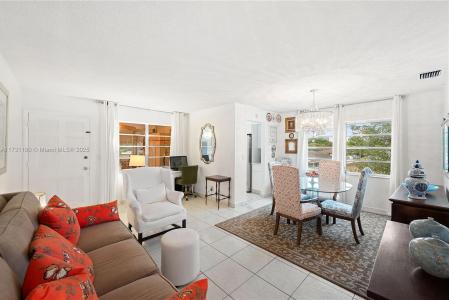 160 NE 8th Ave 9B, Hallandale Beach, Florida 33009, USA