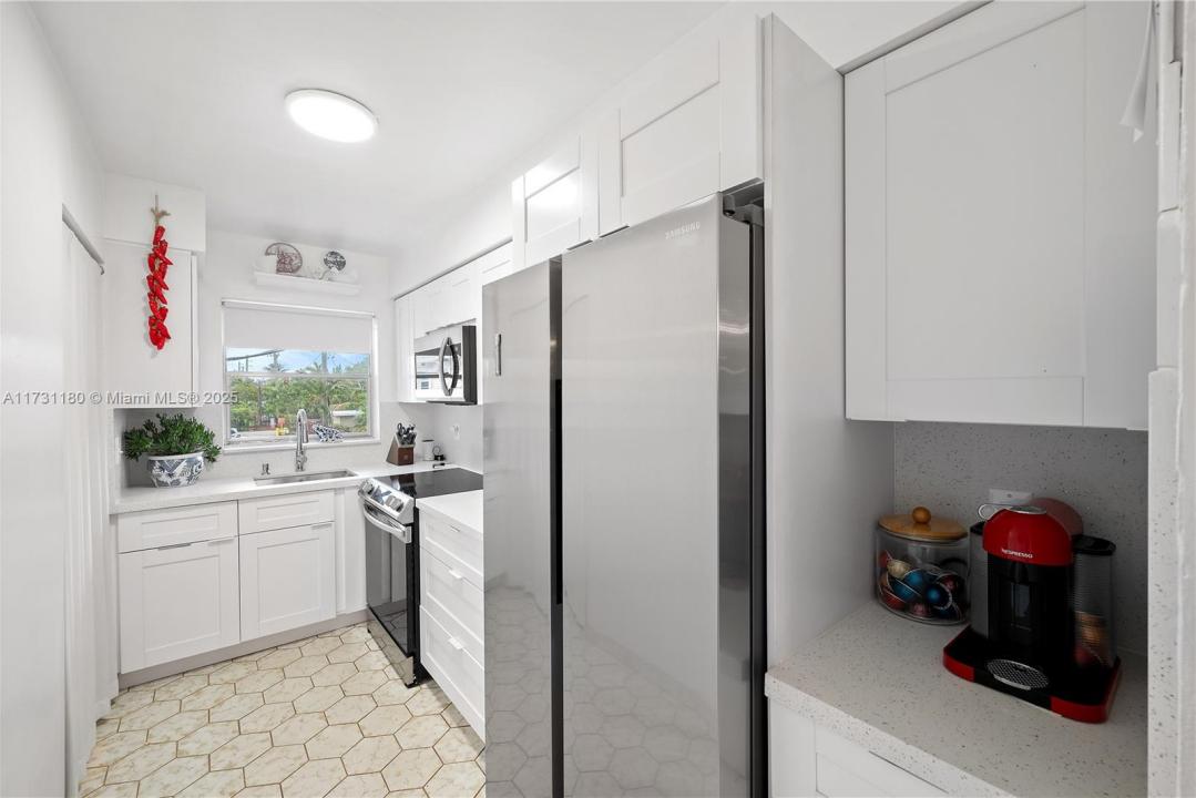 160 NE 8th Ave 9B, Hallandale Beach, Flórida 33009, Estados Unidos