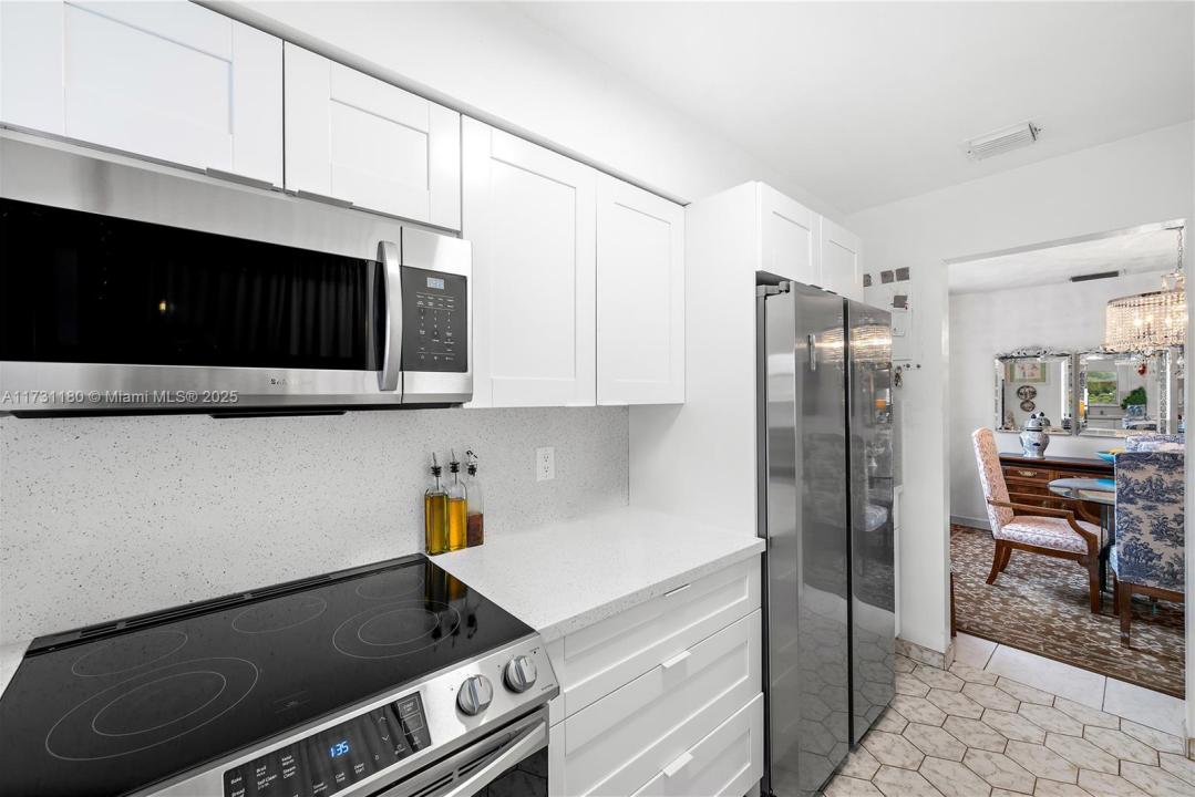 160 NE 8th Ave 9B, Hallandale Beach, Flórida 33009, Estados Unidos