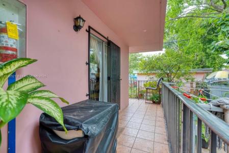 519 NW 10th Ave, Miami, Florida 33136, USA