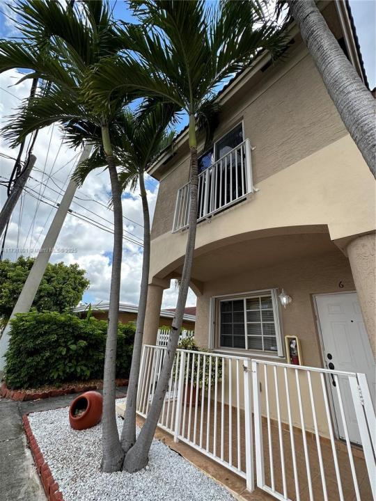 425 E 3rd Ave 6, Hialeah, Florida 33010, Stati Uniti