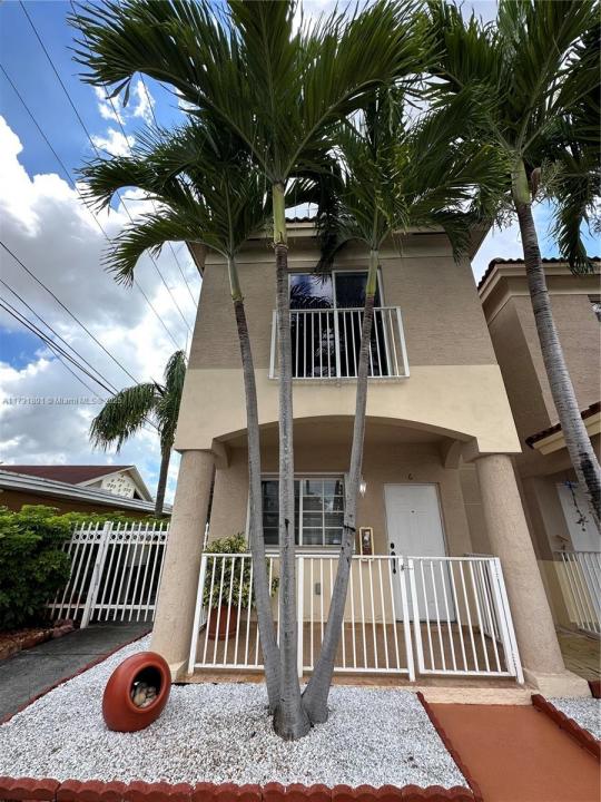 425 E 3rd Ave 6, Hialeah, Florida 33010, Stati Uniti