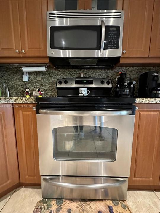 425 E 3rd Ave 6, Hialeah, Florida 33010, Stati Uniti