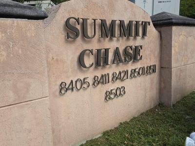 8411 NW 8th St 302, Miami, Florida 33126, USA