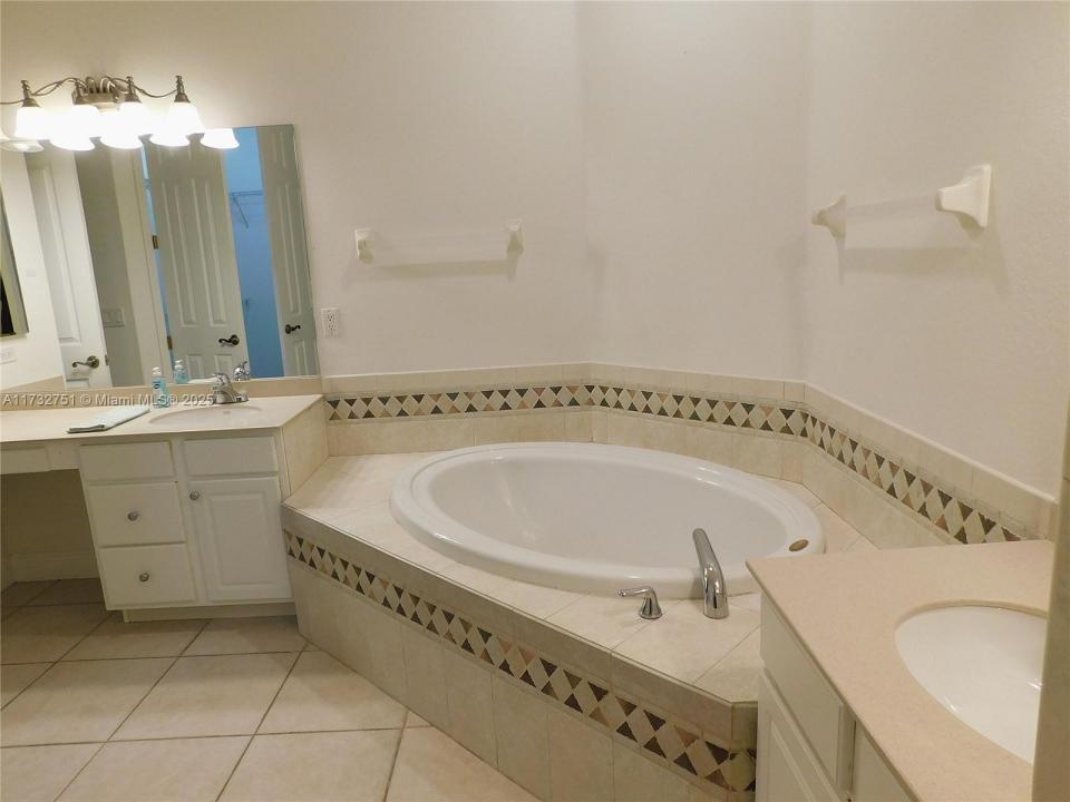 617 SE 7 ST, Cape Coral, Floride 33990, États-Unis