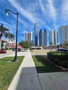 200 172nd St 102, Sunny Isles Beach, Florida 33160, USA