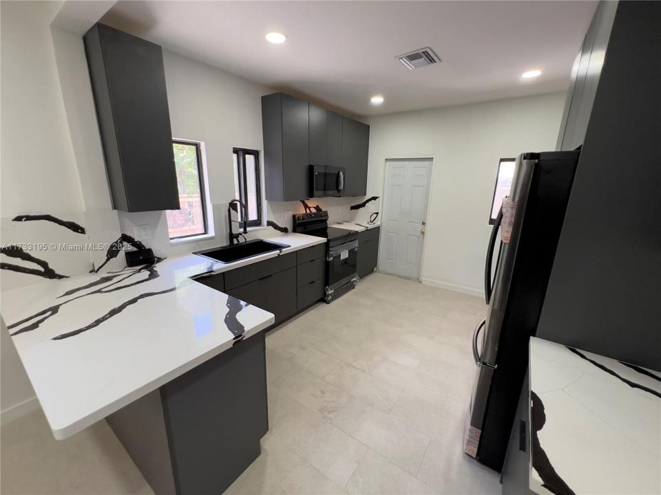 418 NW 9th Ave, Miami, פלורידה 33128, ארצות הברית של אמריקה 