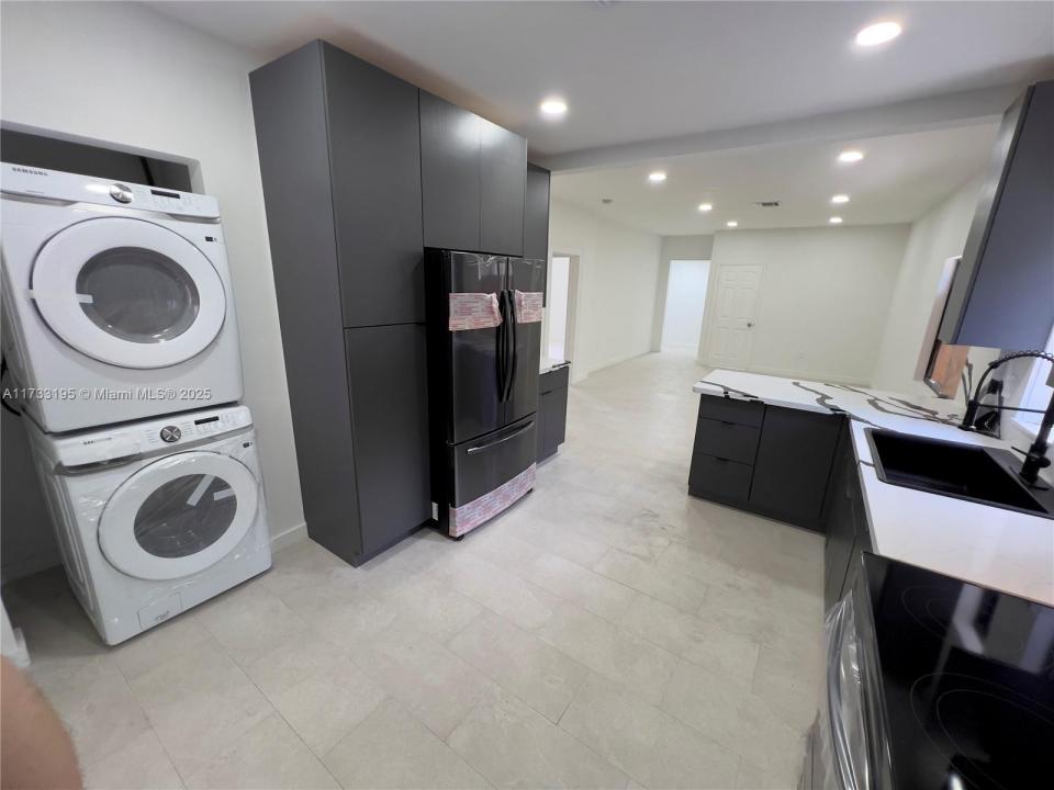 418 NW 9th Ave, Miami, פלורידה 33128, ארצות הברית של אמריקה 
