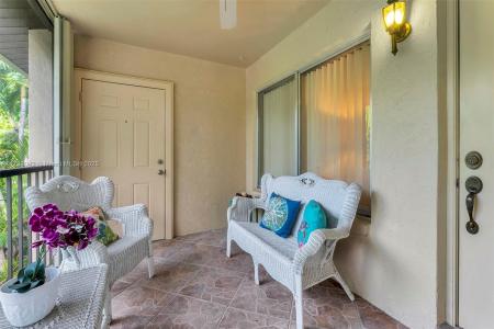442 Pine Glen Ln D-2, Green Acres, Florida 33463, USA