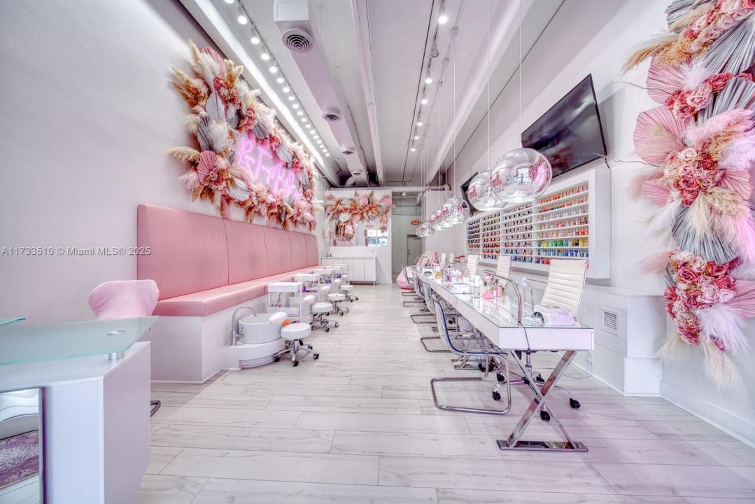 Nail Salon & Spa For Sale In Hialeah Gardens, Hialeah Gardens, 佛罗里达州 33018, 美国