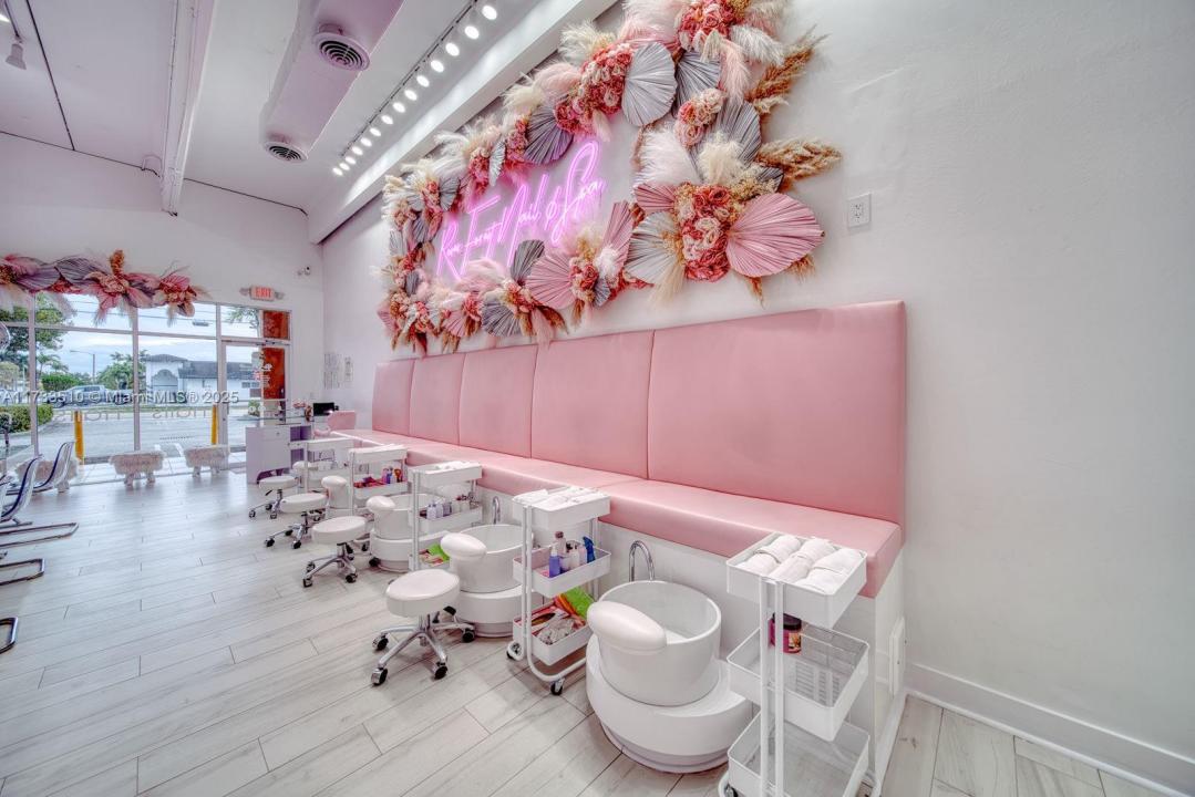 Nail Salon & Spa For Sale In Hialeah Gardens, Hialeah Gardens, 佛罗里达州 33018, 美国