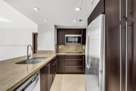540 Brickell Key Dr 1021, Miami, Florida 33131, USA