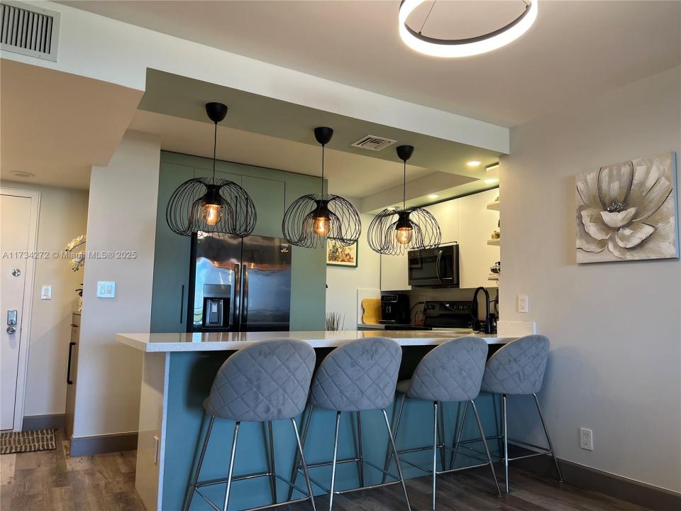 600 Three Islands Blvd 504, Hallandale Beach, Florida 33009, USA