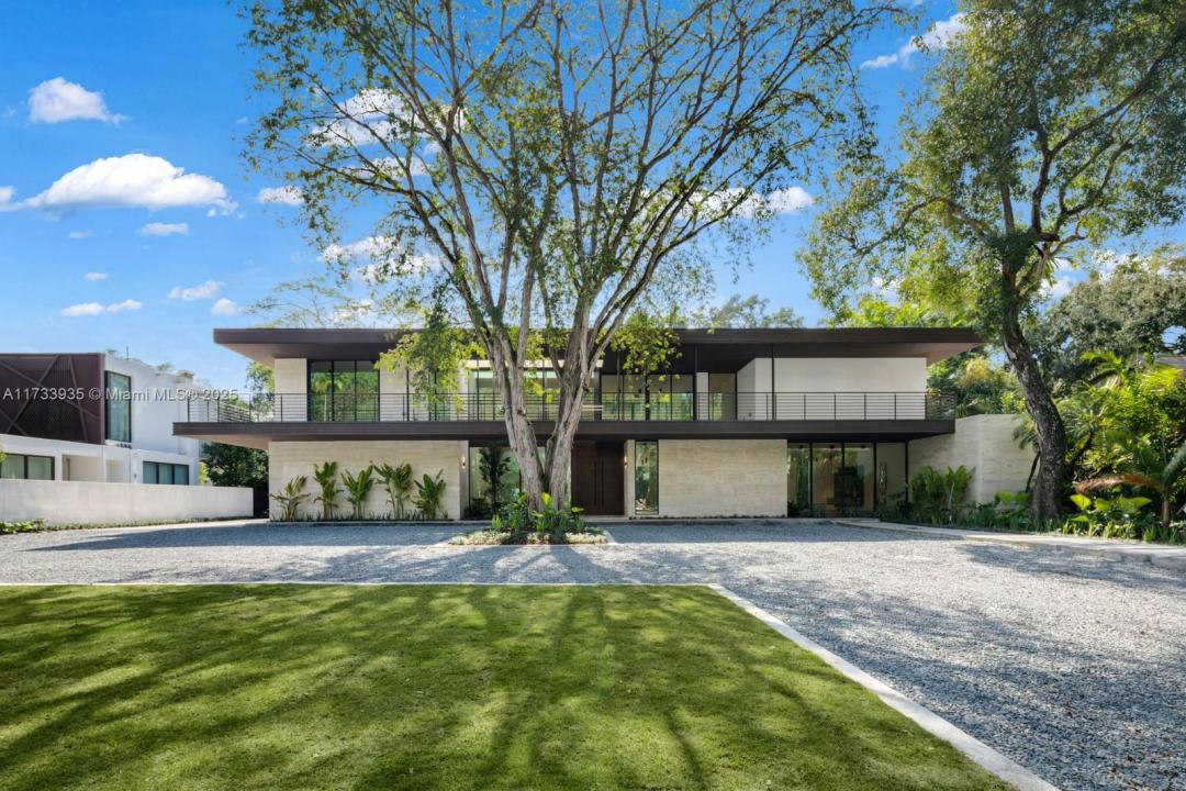 4040 Kiaora St, Miami, Florida 33133, USA