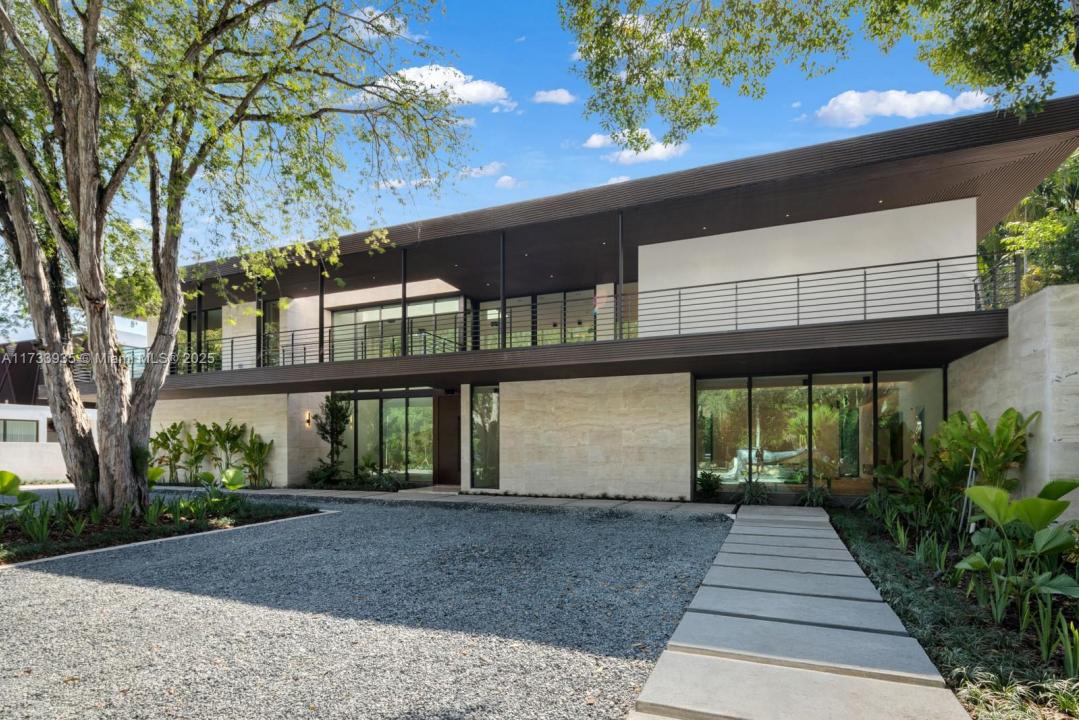 4040 Kiaora St, Miami, Florida 33133, USA