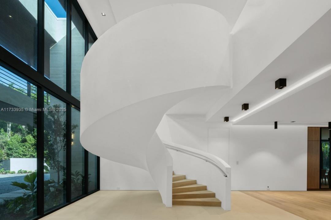 4040 Kiaora St, Miami, Florida 33133, USA