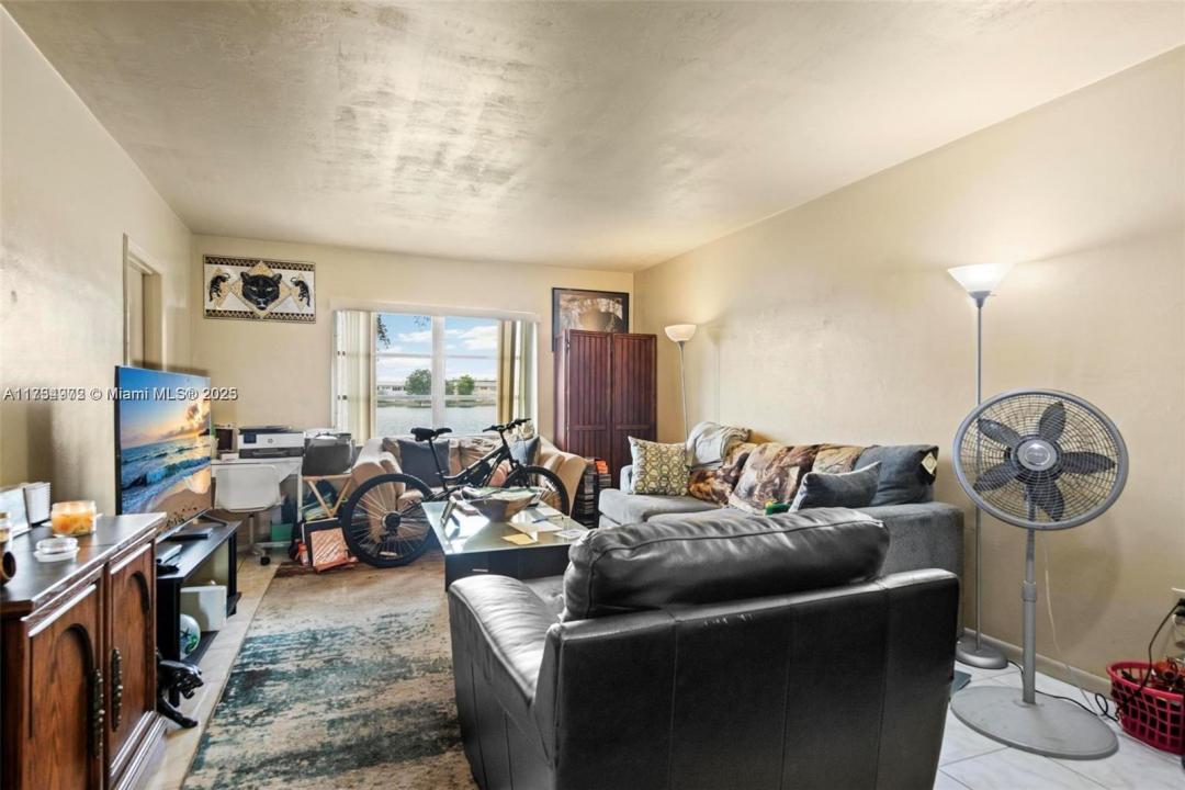 18900 NE 3rd Ct 510, Miami, Florida 33179, Estados Unidos
