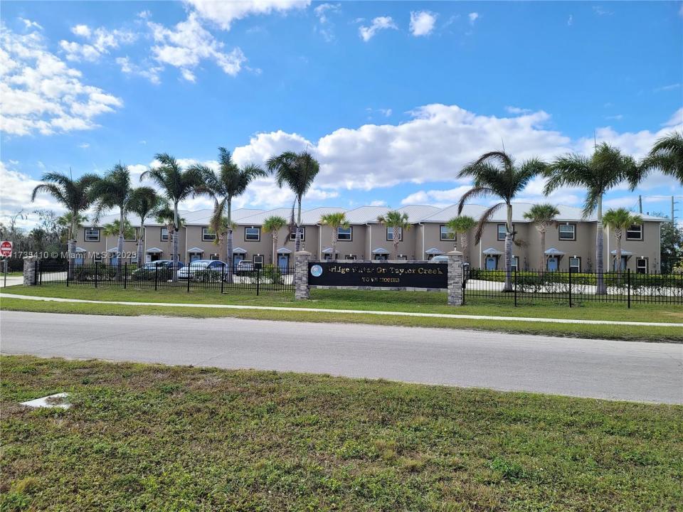 116 SE 8th Avenue 2, Okeechobee, Florida 34974, HOA KỲ