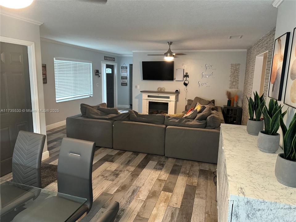 1614 N Goldeneye Ln, Homestead, Florida 33035, USA